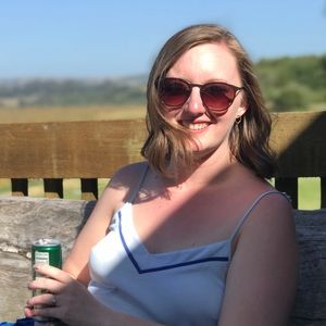 Meet your Posher, Caitlin